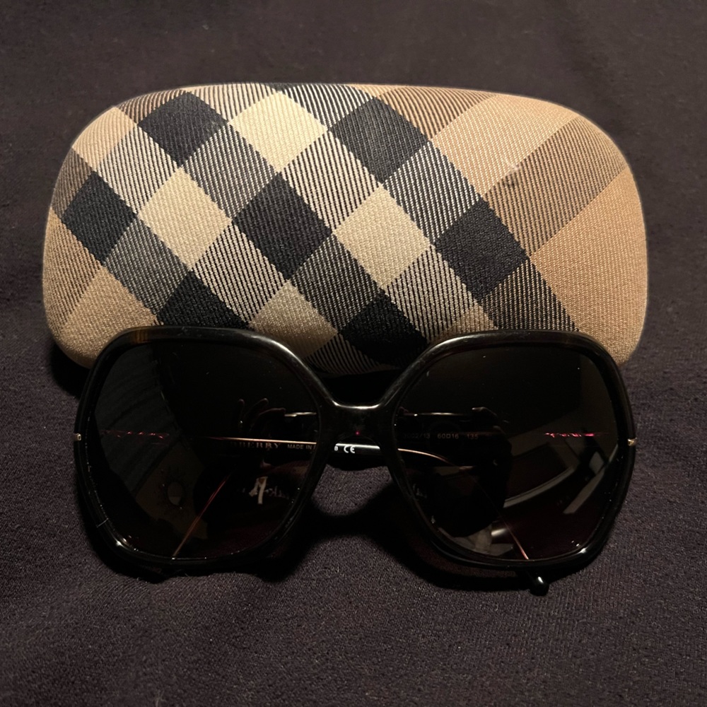 Burberry women’s Sunglasses